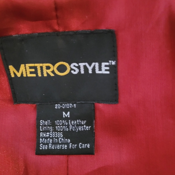 Gorgeous red leather jacket in medium, excellent condition - Picture 5 of 9